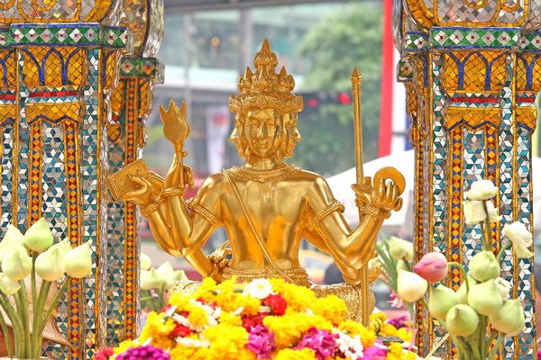 Cách thờ Thần Tứ Diện - Vị thần Bốn Mặt của Thái Lan